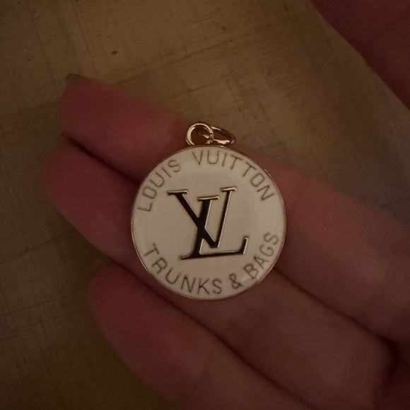 LV Pull Charm - Picture 1 of 2
